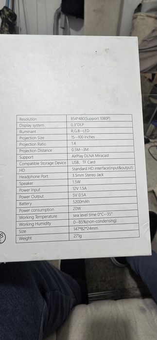 Mini Proiector led portabil cu difuzor și baterie incorporata