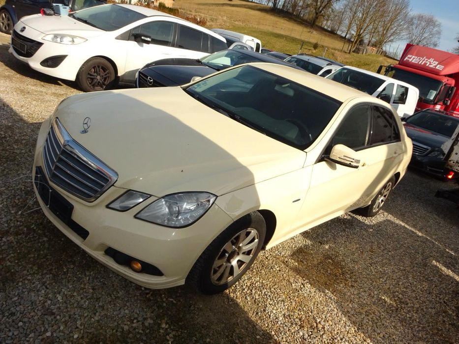 На части!!! Mercedes E200 CDI W212 седан