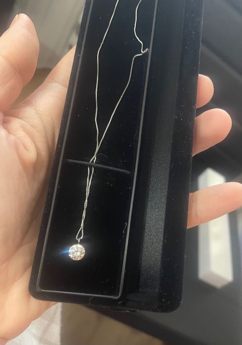 Lanț din platina avand un pandant cu diamant natural