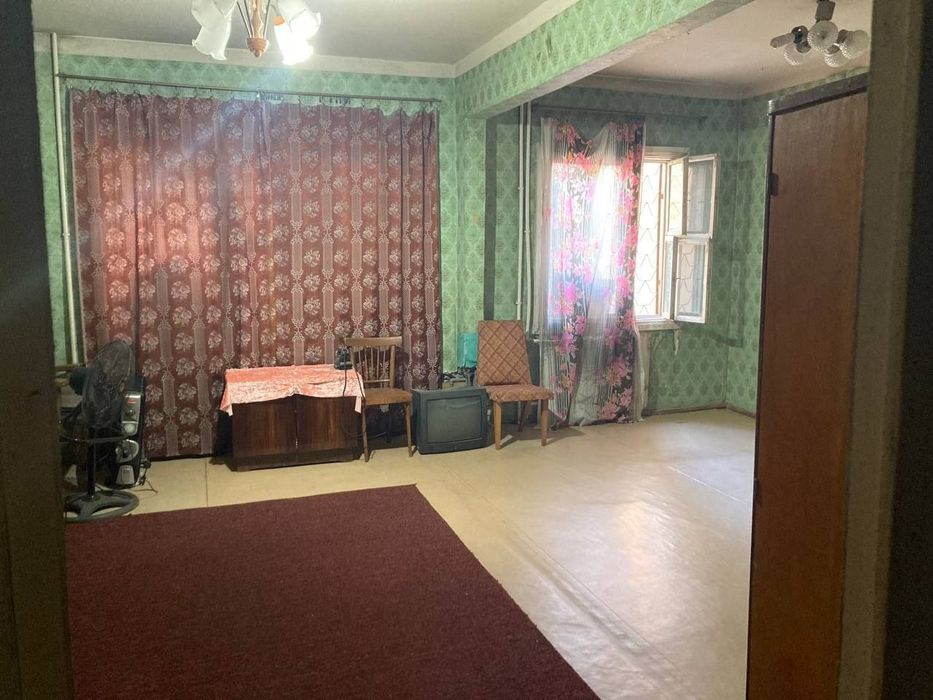 4/2/5 (2 этаж). Сергели 2. Квартира 92 м², дом панельный. Метро 500 м