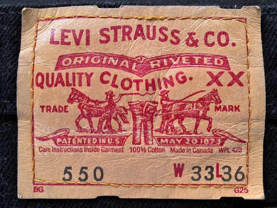 VINTAGE 1992 Made in Canada LEVI'S® 550™XX Tapered Cut Jeans — W33 L36