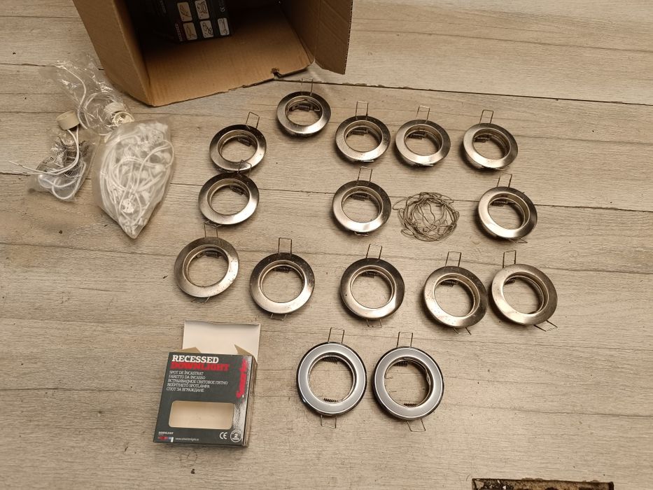 Spoturi tavan ,becuri