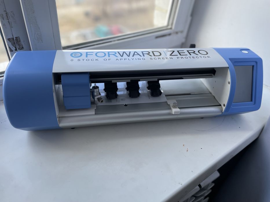 Продам профессиональный плоттер для нарезки защитных пленок