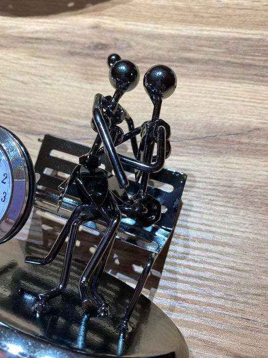 Часовник с фигурки