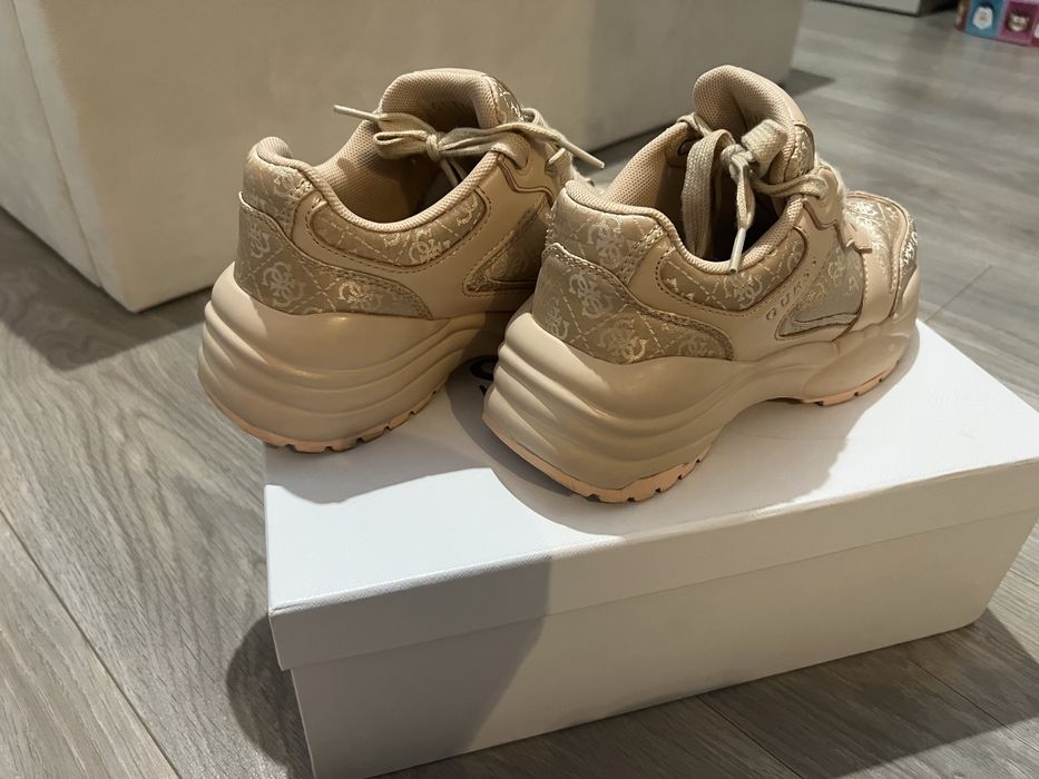 Adidasi Guess nr 36