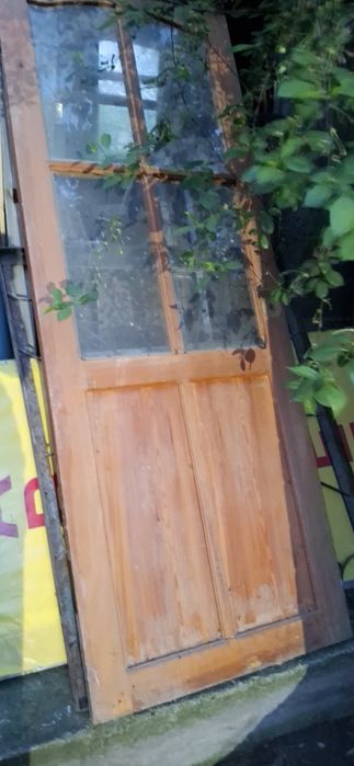 Продам садовую лестницу,деревянна дверь,обрезки балок я дверь