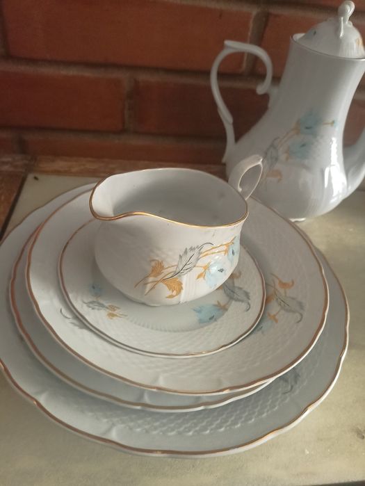 Порцеланов сервиз 24 бр