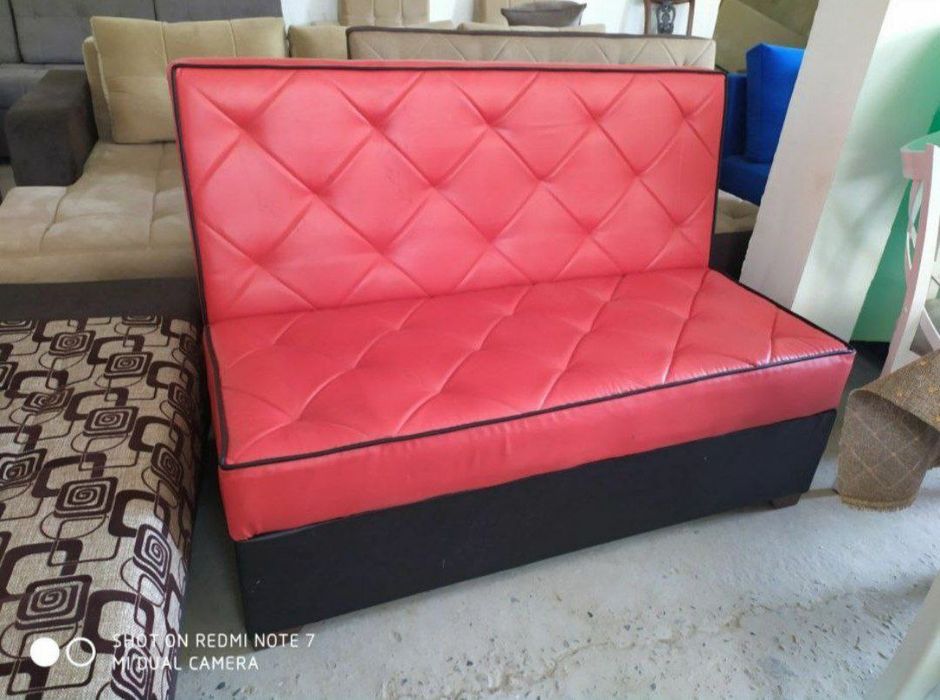 Kafe va barlarga divan .