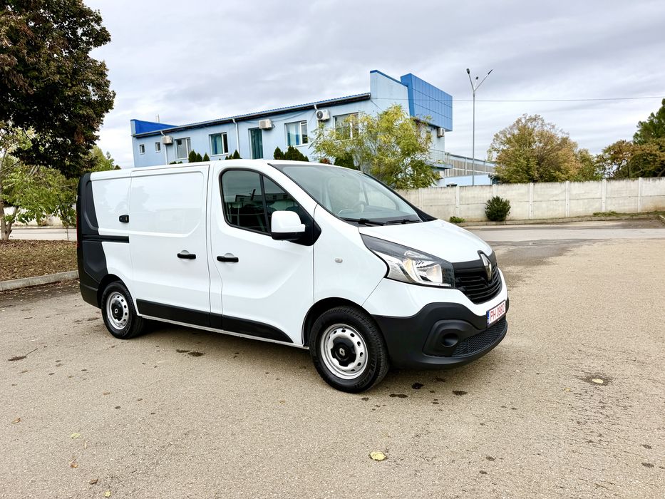 RENAULT Trafic 2015 — imagine 2