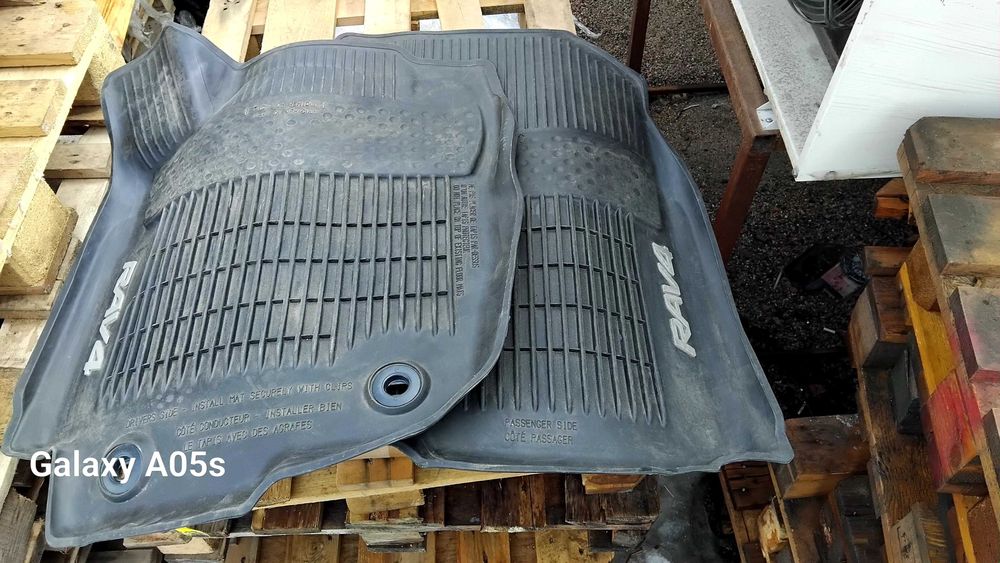 Полики на Тойота Раф4