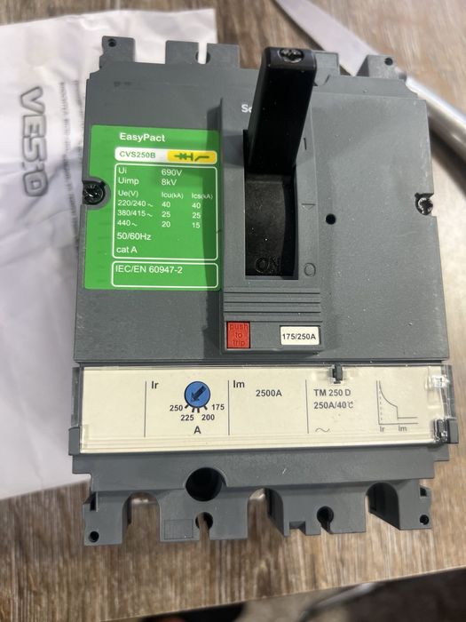 Schneider Electric CVS250B 3P