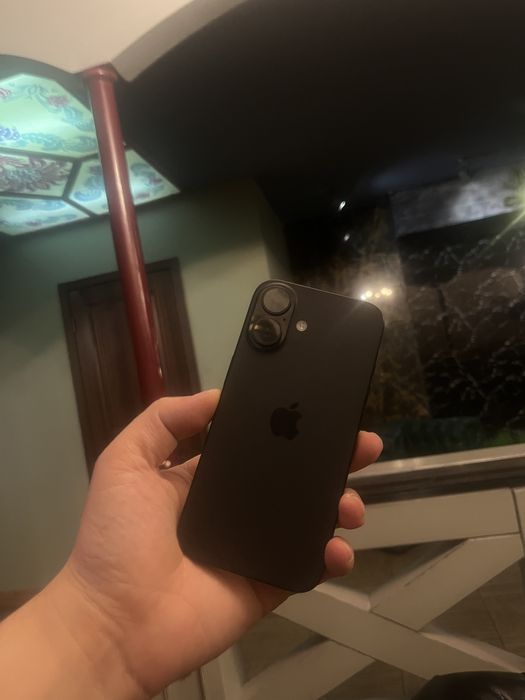 айфон 16 128гб емкость 100