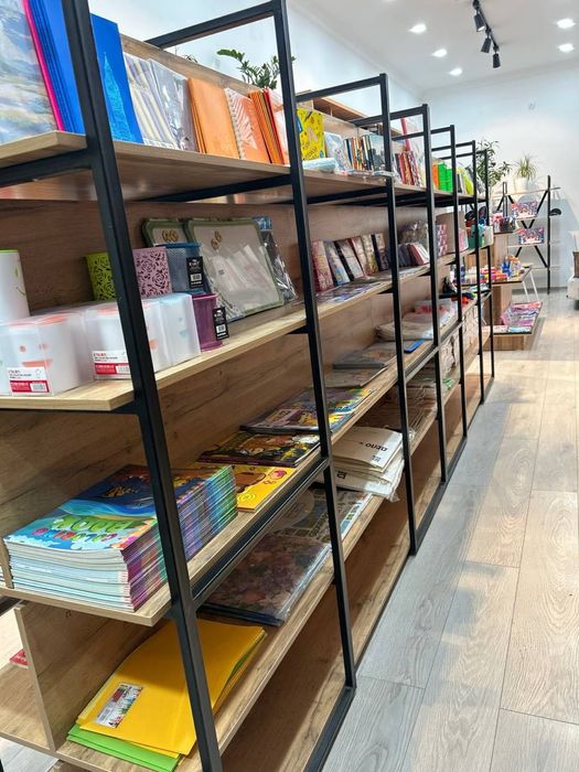 Мебель для магазина и книг