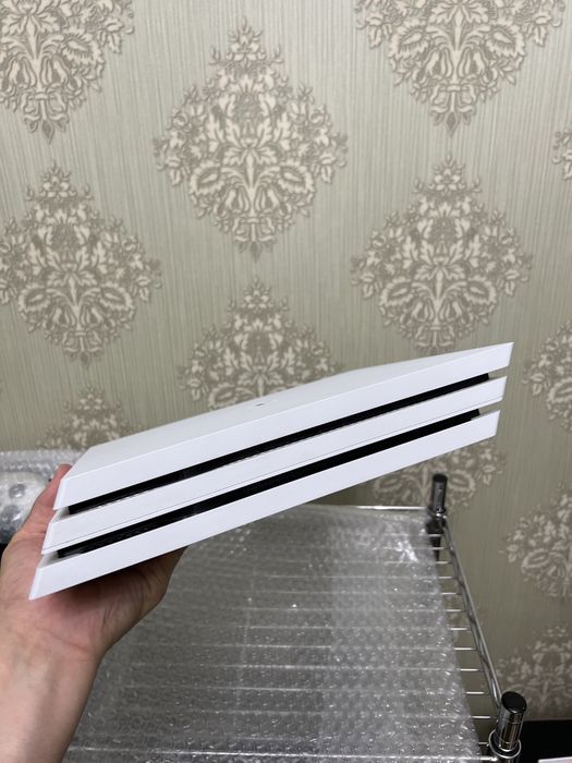 Ps 4 pro  1 tb  1 orginal jostik   Proshifkas 11.00