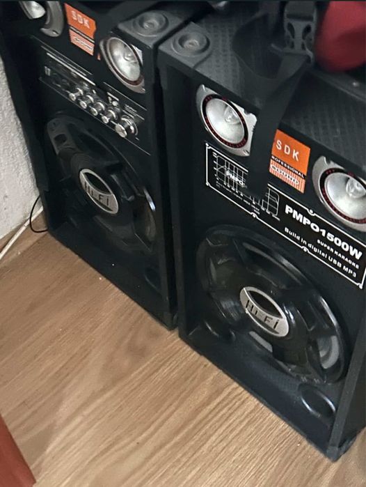 Vand sau schimb boxe cu statie