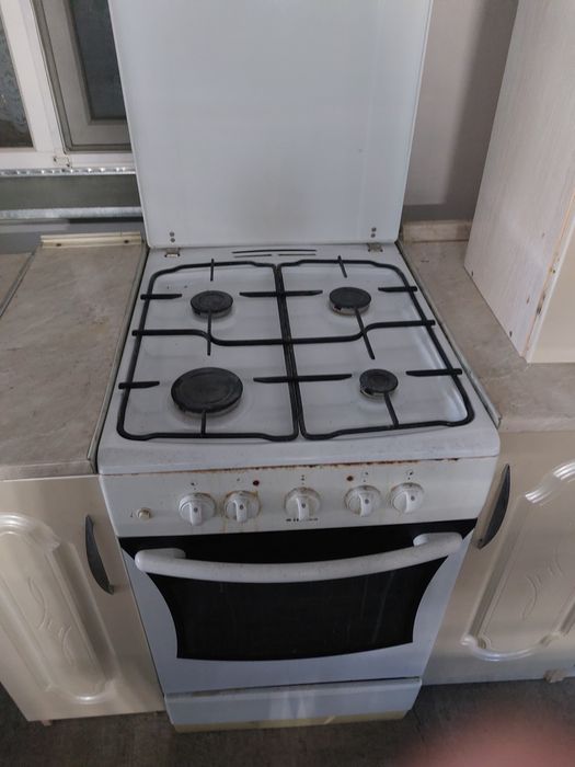 Продам газовую плиту