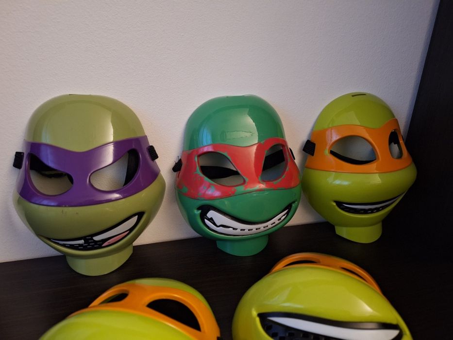 Lot Turtles Ninja 6 măști + 2 figurine.