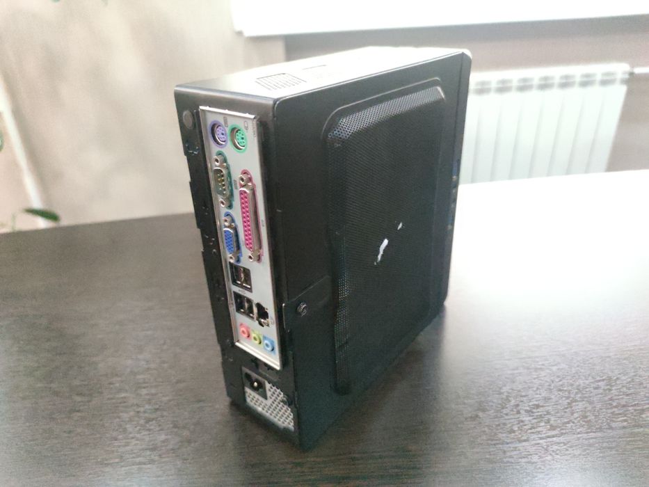 Мини компьютер и экраны