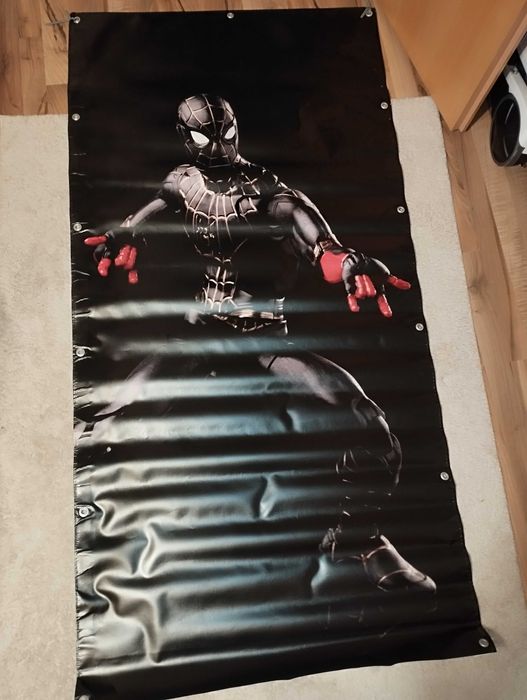 Винил за украси на черния спайдърмен.