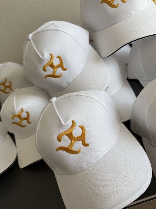 Вышивка на кепках