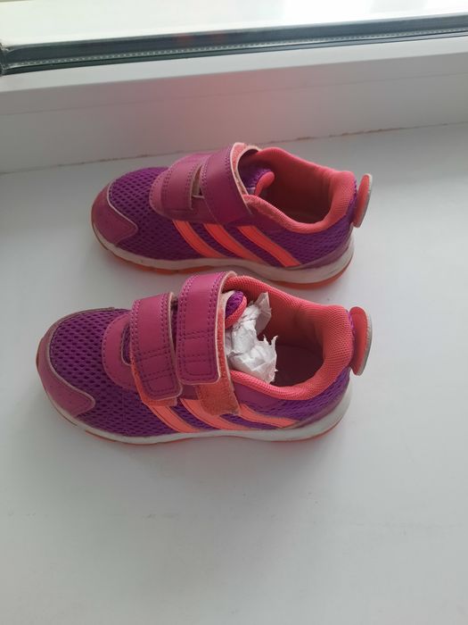 Продам кроссовки адидас для девочки