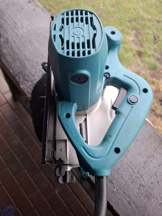 Ferastrau circular Makita 5604R, manual 950 W
5604R