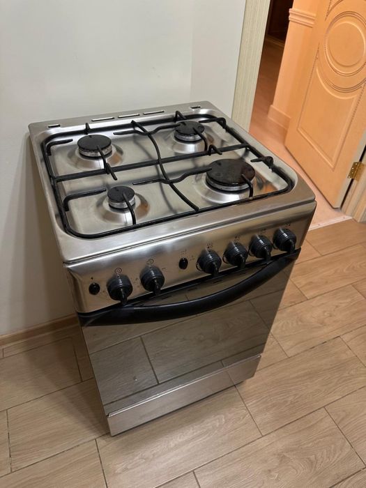 Продам газовую плиту