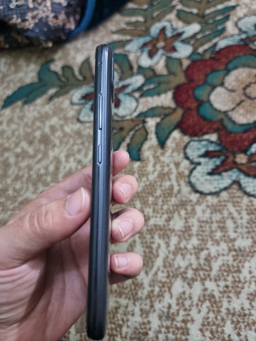 2 ta telefon SOTILADI (Realme + Redmi)