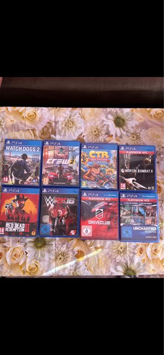PS4 Slim с 8 игри и 3 джойсти