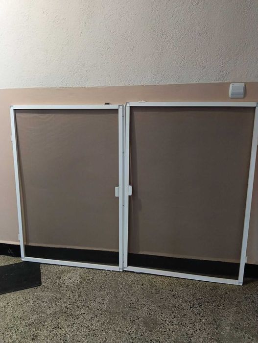 ПРОДАВАМ КОМАРНИЦИ НА ПАНТИ