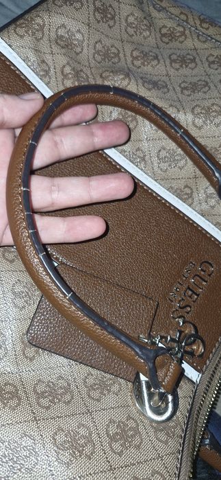 Geanta Guess est 1981