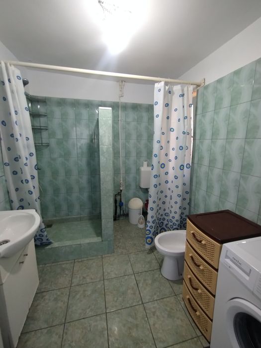 Închiriez apartament