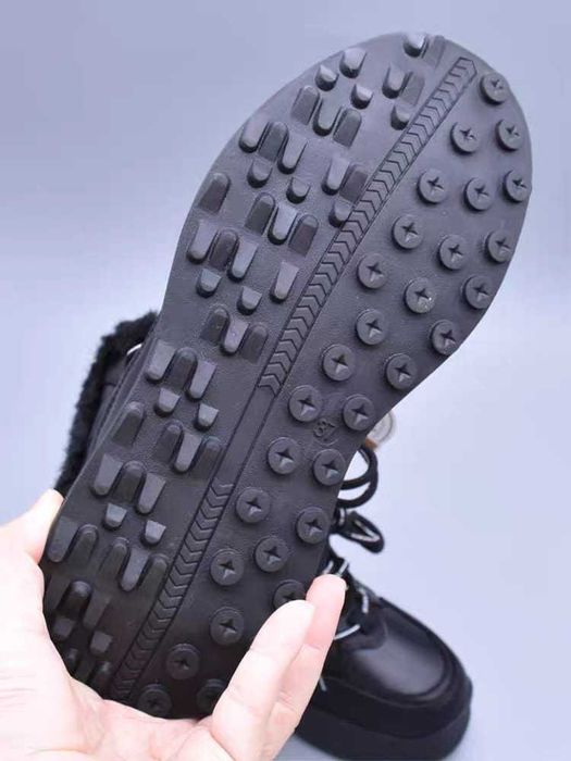 Продам новые зимние ботинки