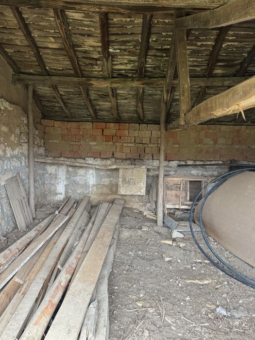 Каменна къща  с двор с. Вратарите на 35 км от Добрич и 60 км от Варна.