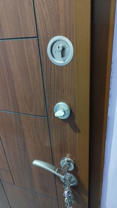 Интериорни врати и входна блиндирана врата
