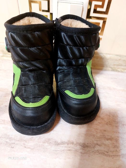 Продаю детскую обувь