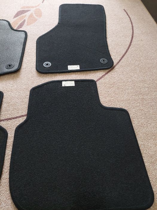 Облекла , стелки и ограничител мрежа за товарен отсег Skoda