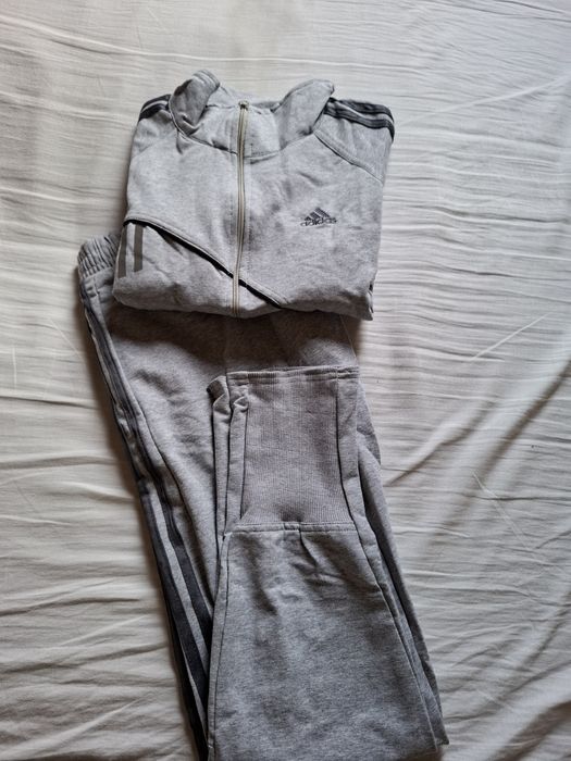 Спортен екип- Адидас L и XL.