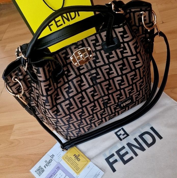 Geanta material textil,new model,Italia,curea detasabila umăr, saculet