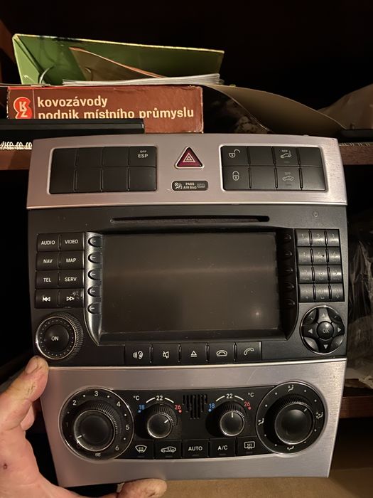Мултимедия и оправление на климатик и парно мерцедес 203