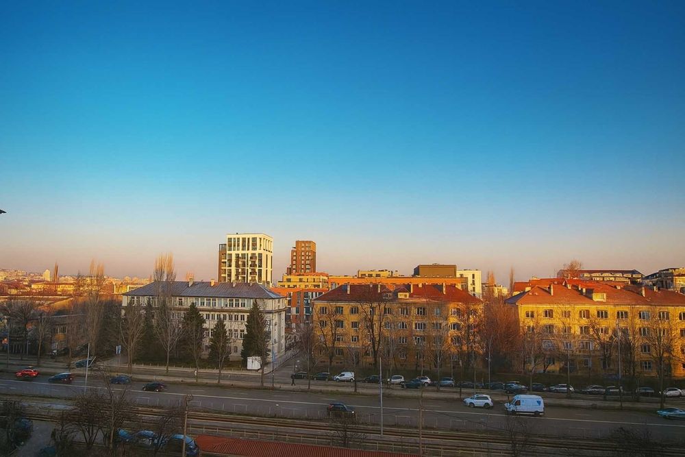 продаваме тристаен апартамент в кв. Красно село