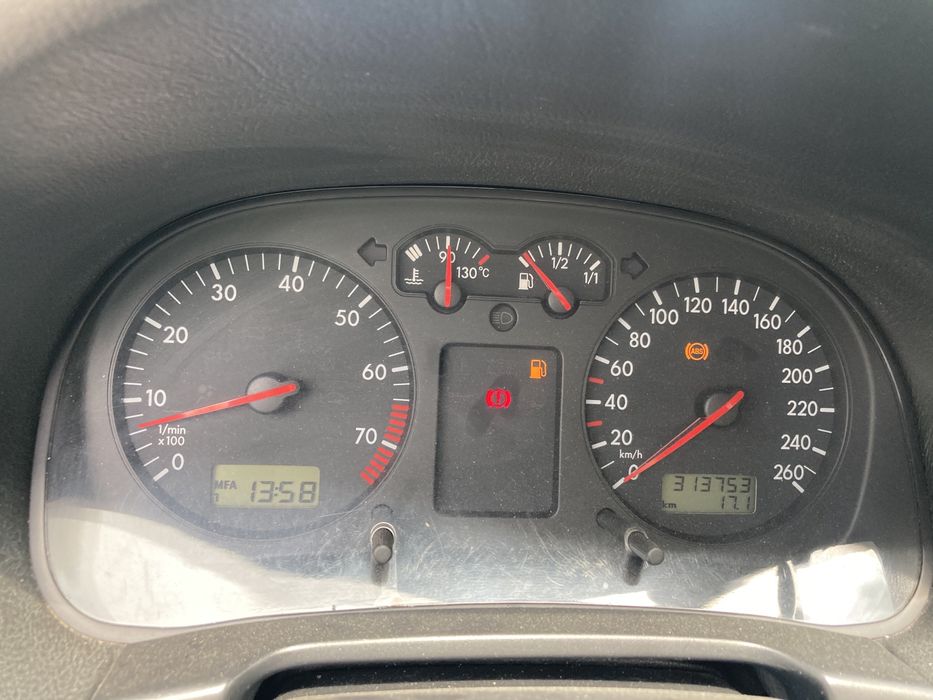 Фолксваген голф 4 2.3 V5 4х4 бензин за части.