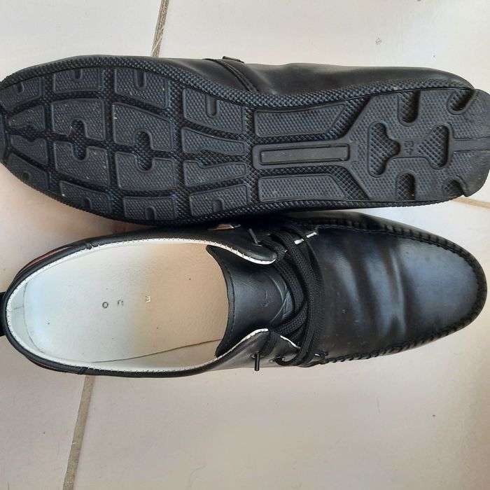 Продавам кожени маратонки (обувки) калцуни и ръкавици за зимен риболов