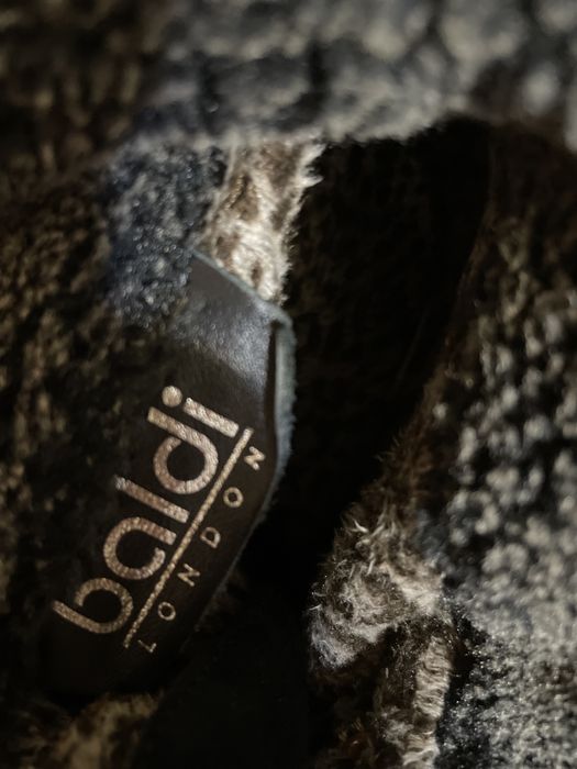 Продам замшевые весенние ботинки