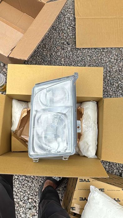 Фара Мерседес W 124 (Депо)86г /Mercedes W 124/ 1992(Тайвань)