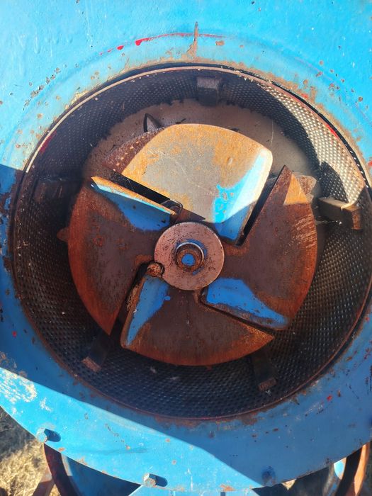 Moara pentru cereale la tractor, Italia