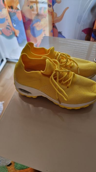 Продавам нови маратонки