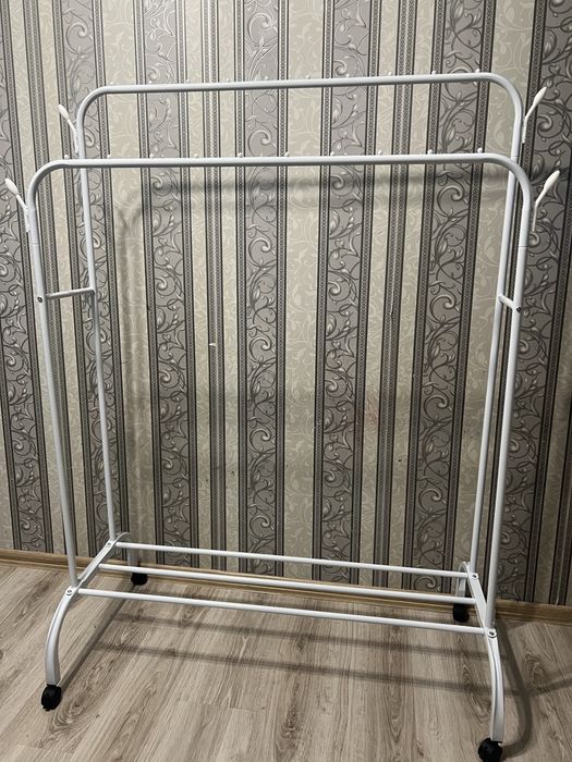 Продам напольную вешалку
