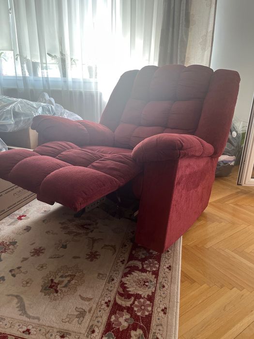 Vand 2 seturi mobilier și un fotoliu de relaxare