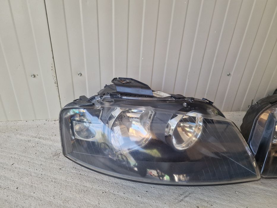 Far/faruri  Audi A3 8P cu fundal negru modelul cu grila mica